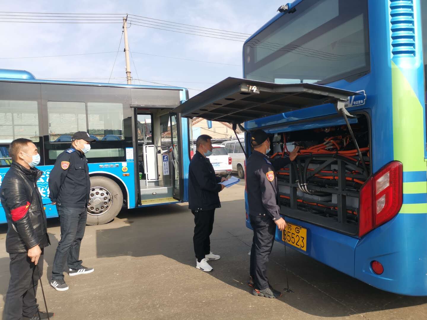 公交集團公交事業(yè)一部積極做好車輛換季保養(yǎng)及檢查工作